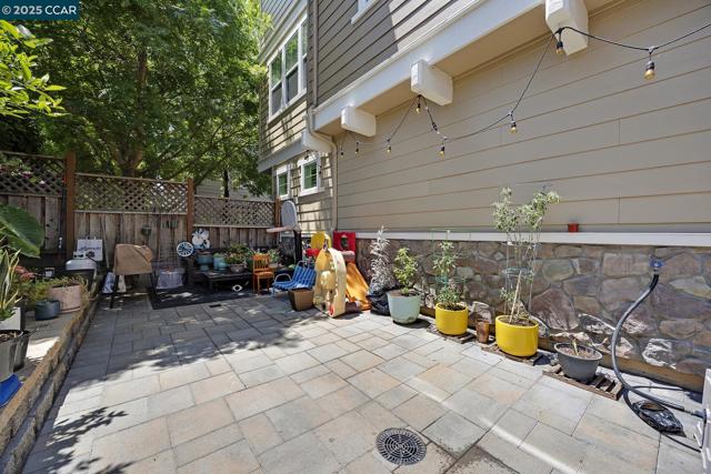 6939 Mariposa Cir, Dublin CA: https://media.crmls.org/mediaz/3db10de7-6435-450f-8d7b-bc4e313face4.jpg