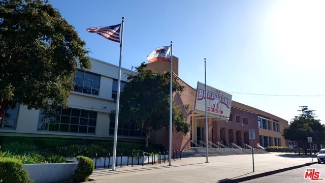 1105 W Clark Avenue, Burbank CA: https://media.crmls.org/mediaz/3db15b15-3720-416e-8224-11ba0c675126.jpg