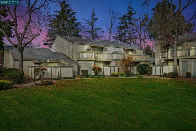 2890 Treat Blvd, Concord CA: https://media.crmls.org/mediaz/3db16fee-cd99-43f6-bd75-13b0c20642ac.jpg