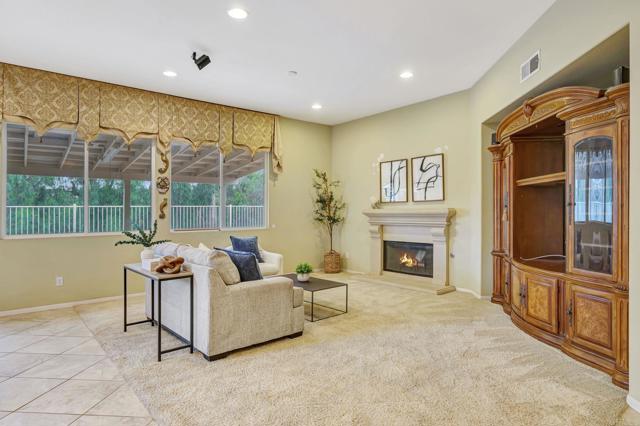 2706 VALLEYCREEK CIR, Chula Vista CA: https://media.crmls.org/mediaz/3db1ab94-c243-49e1-a6b0-c93ad6bca380.jpg