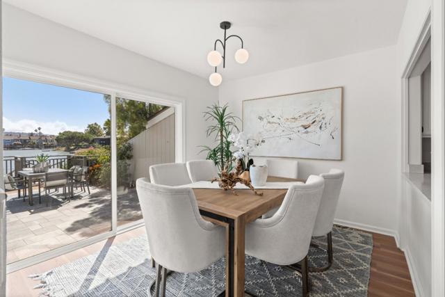17 Spinnaker Place, Redwood City CA: https://media.crmls.org/mediaz/3db1c408-9876-48ae-88af-3087ed27a923.jpg