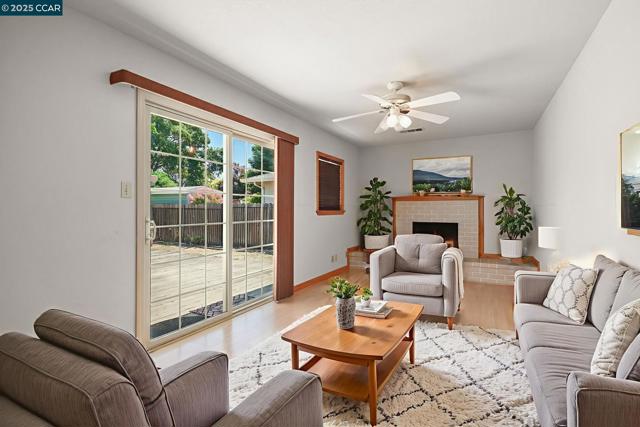 928 Sassel Ave, Concord CA: https://media.crmls.org/mediaz/3db2359c-69f3-40bf-a2de-789b9a5f388f.jpg