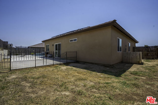 3605 Balvicar Drive, Bakersfield CA: https://media.crmls.org/mediaz/3db243a6-71e9-41fe-8e30-71dece04b31f.jpg