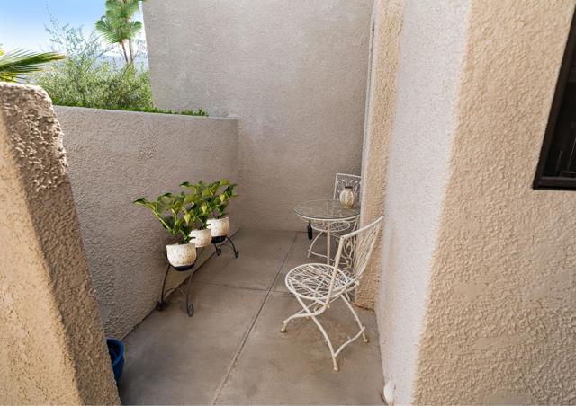 877 E Arenas Road, Palm Springs CA: https://media.crmls.org/mediaz/3db39e36-2639-4c86-8c23-3eb3fe0e456a.jpg