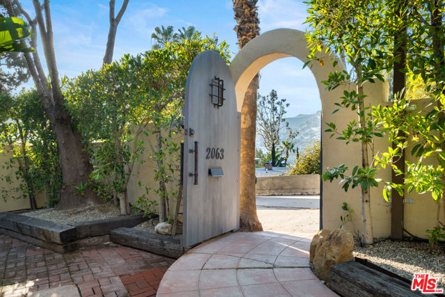 2063 Grace Avenue, Los Angeles CA: https://media.crmls.org/mediaz/3db3d4c1-eb85-46b9-9f6c-16aa131fb552.jpg
