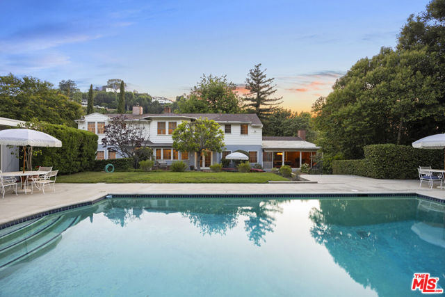 3734 Longridge Avenue, Sherman Oaks CA: https://media.crmls.org/mediaz/3db3f898-6646-4ebf-b6ca-0d902eac30e5.jpg