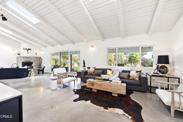 34 Vientos Road, Camarillo CA: https://media.crmls.org/mediaz/3db4183e-fab2-4132-888a-7b090544f1d7.jpg