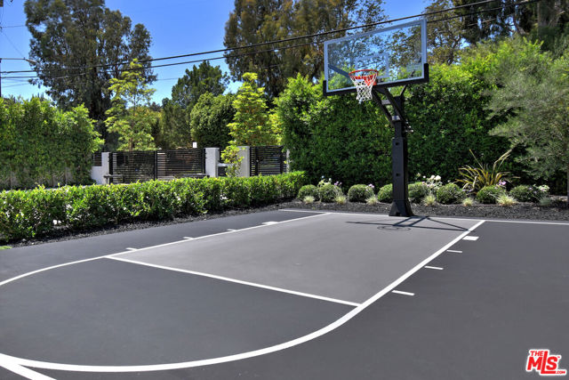 4544 Woodley Avenue, Encino CA: https://media.crmls.org/mediaz/3db41d64-d75e-4689-bb09-18ac87ac23ac.jpg