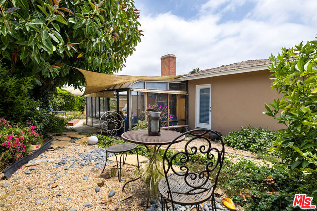 11419 Francis Place, Los Angeles CA: https://media.crmls.org/mediaz/3db52fc4-0b85-4a53-a480-e7d3ae8221bd.jpg