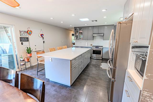 Detail Gallery Image 9 of 27 For 1016 Delaware St, Imperial Beach,  CA 91932 - 4 Beds | 2/1 Baths