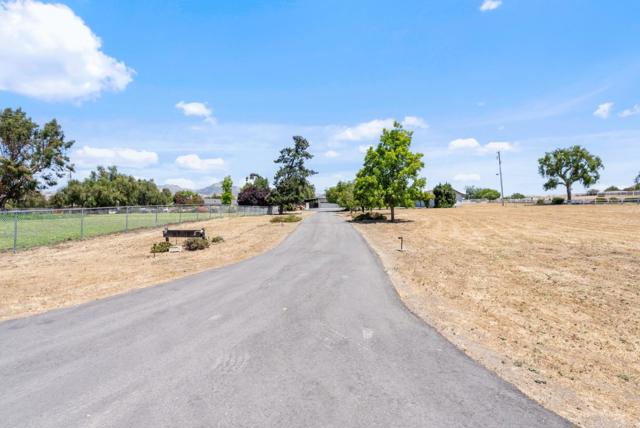 307 Mansfield Road, Hollister CA: https://media.crmls.org/mediaz/3db541ca-842a-47af-b25b-1e1f8643b11d.jpg