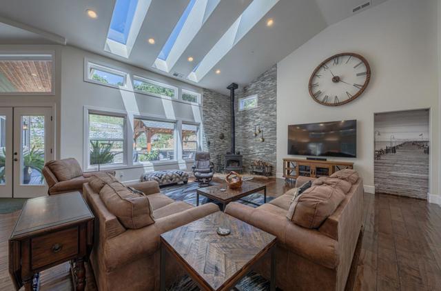 9247 Holly Hill Drive, Salinas CA: https://media.crmls.org/mediaz/3db5f61f-c444-4f5b-9c4c-c0f35fa70495.jpg