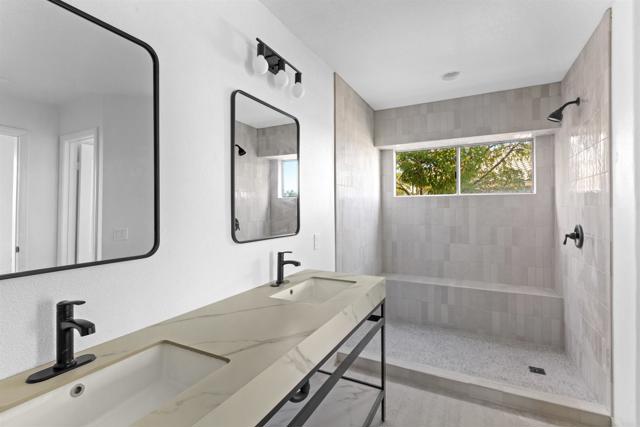 Detail Gallery Image 7 of 18 For 625 Aliento Ct, Vista,  CA 92081 - 3 Beds | 2/1 Baths