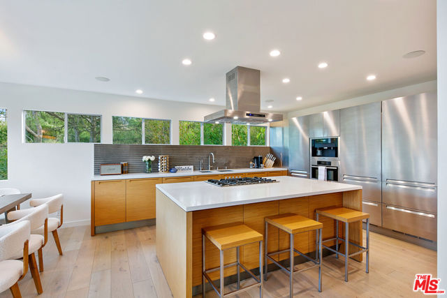 1876 Lookout Road, Malibu CA: https://media.crmls.org/mediaz/3db67fd1-7bac-41aa-a08d-b20723bc98a9.jpg