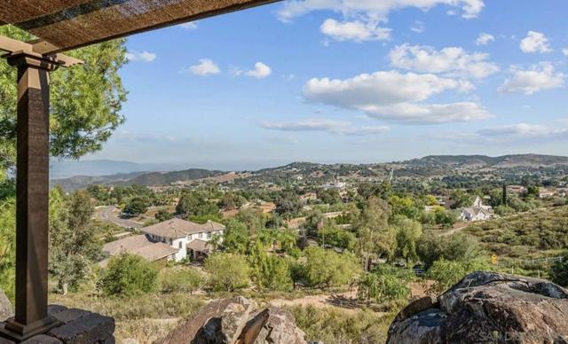 21100 Paseo Montana, Murrieta CA: https://media.crmls.org/mediaz/3db6c598-c13d-4cda-b581-5e5ccac2eb47.jpg
