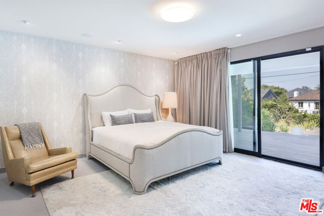 1256 Beverly Green Drive, Beverly Hills CA: https://media.crmls.org/mediaz/3db710cf-9be1-4348-849a-6fe7d2b72c35.jpg