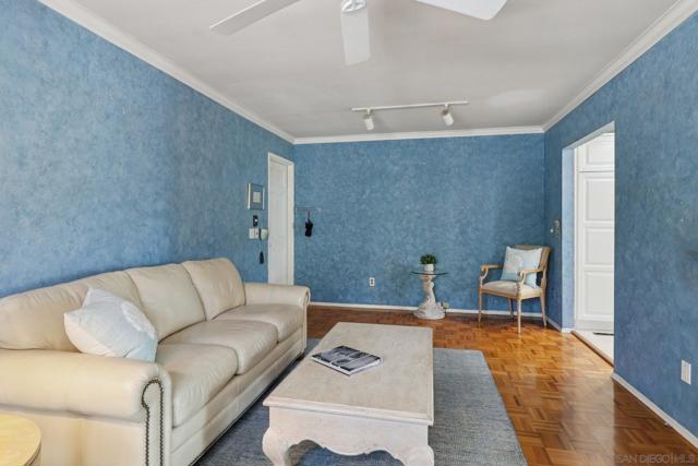 119 Spinnaker Ct, Del Mar CA: https://media.crmls.org/mediaz/3db71bf6-5e75-426b-95d2-748d4b757f5a.jpg