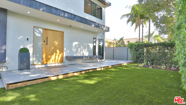 842 S Ogden Drive, Los Angeles CA: https://media.crmls.org/mediaz/3db723e0-0765-4e7f-b052-216bf0719427.jpg