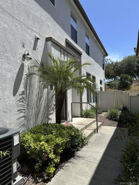 11898 Cypress Canyon Rd, San Diego CA: https://media.crmls.org/mediaz/3db7245a-e1b9-4e97-808f-ba17e84f0f22.jpg