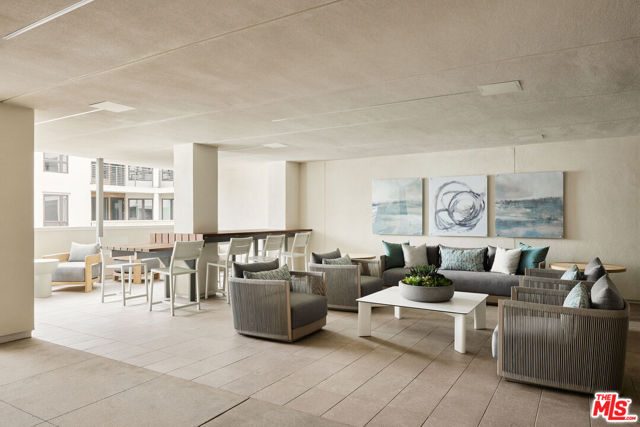 299 E Thousand Oaks Boulevard, Thousand Oaks CA: https://media.crmls.org/mediaz/3db75bfd-856f-4c3e-ad21-8e7e25dcb4e6.jpg