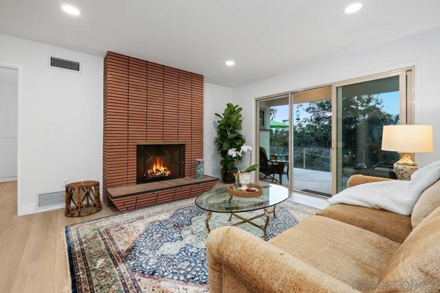 4386 Argos Dr, San Diego CA: https://media.crmls.org/mediaz/3db76c24-0d63-421a-aeeb-57394164a6a2.jpg