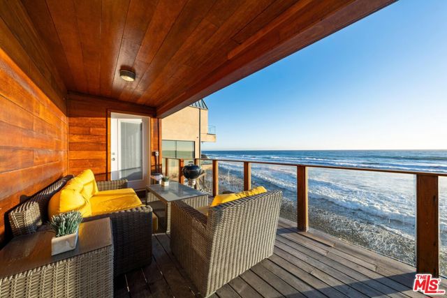 43000 Pacific Coast Highway, Malibu CA: https://media.crmls.org/mediaz/3db7e354-d7b7-486f-a4c2-f0d34127fe54.jpg