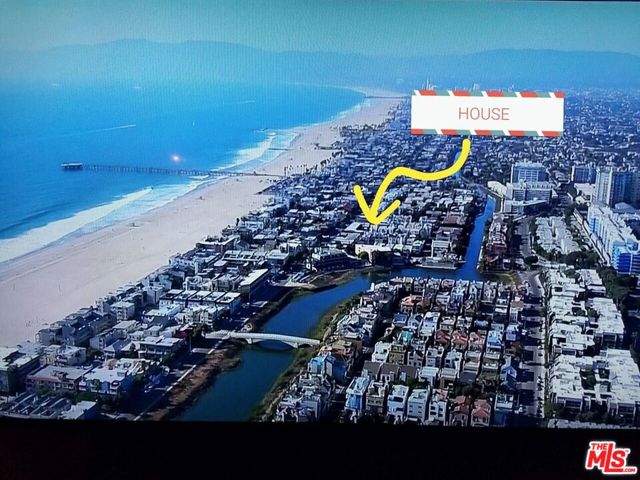 120 Galleon Street, Marina del Rey CA: https://media.crmls.org/mediaz/3db8019c-8f17-43a4-ae39-09c980044b90.jpg