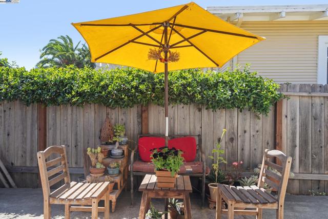 3144 60Th Ave, Oakland CA: https://media.crmls.org/mediaz/3db84bc3-3031-47ca-8dac-1756898a7b3e.jpg
