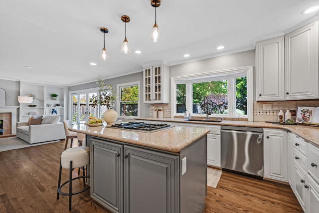 331 Idyllwild Court, Redwood City CA: https://media.crmls.org/mediaz/3db8c581-90ec-4386-8b33-2af551ce6563.jpg