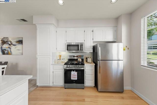 253 Bellington Cmn, Livermore CA: https://media.crmls.org/mediaz/3db8d123-4c50-44b2-a9c5-dc3c51b58f83.jpg