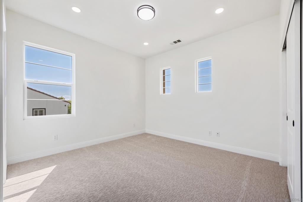 MLS #250033938SD img 22