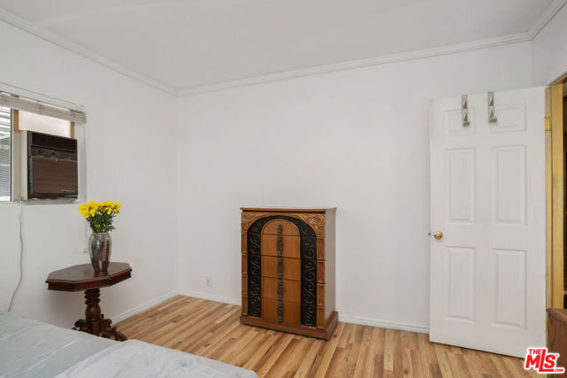8740 La Salle Avenue, Los Angeles CA: https://media.crmls.org/mediaz/3db95fe3-5d9d-4fb5-aa66-5be2b198d618.jpg