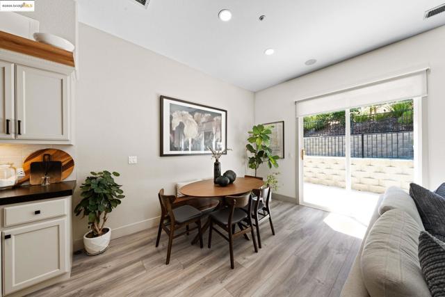 881 Inverness Ln, Brentwood CA: https://media.crmls.org/mediaz/3db9ac53-0ea2-44e6-8ea9-e728ff77741e.jpg