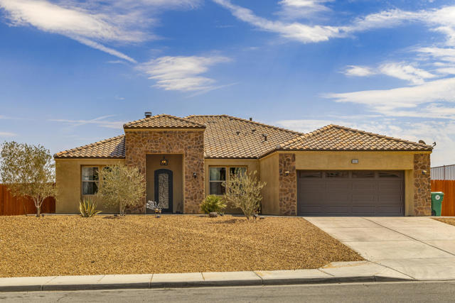 8680 Monument View Drive, Yucca Valley CA: https://media.crmls.org/mediaz/3dbbac55-c46b-4eeb-8e92-f76ef4268ee9.jpg