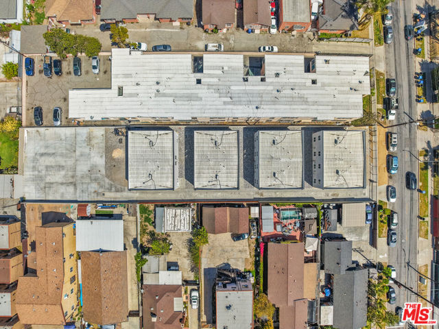 649 1/2 W 92nd Street, Los Angeles CA: https://media.crmls.org/mediaz/3dbbe00a-f296-4eef-8686-2d43a0afe8b3.jpg
