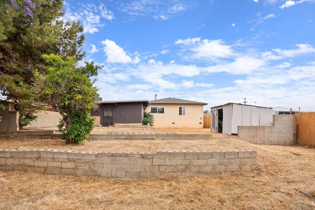 5750 Roanoke St, San Diego CA: https://media.crmls.org/mediaz/3dbbe7c7-0f02-4d6a-a246-2d6a06e9ea43.jpg