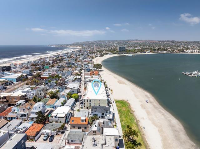 3750 Bayside Walk, San Diego CA: https://media.crmls.org/mediaz/3dbccc69-7a0d-48fd-82aa-53348b09411b.jpg