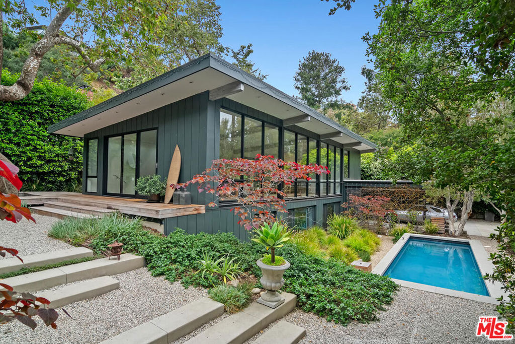 431 W Rustic Road