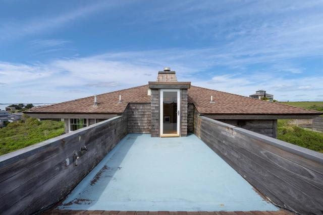 10 Maui Lane, Dillon Beach CA: https://media.crmls.org/mediaz/3dbd4ad5-e2d1-4546-8e01-24dab4d59e82.jpg