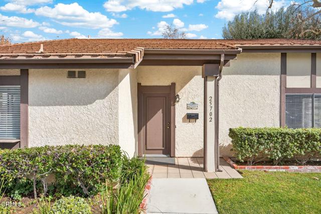 Detail Gallery Image 6 of 46 For 25702 Vista Fairways Dr, Valencia,  CA 91355 - 2 Beds | 2 Baths