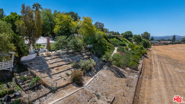 8919 Moorcroft Avenue, West Hills CA: https://media.crmls.org/mediaz/3dbd921e-a9f9-4760-844e-d7df2e70afa5.jpg