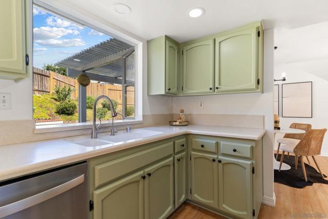 10598 Rancho Carmel Dr, San Diego CA: https://media.crmls.org/mediaz/3dbdc95e-766d-41ad-9970-f73c139b69d9.jpg