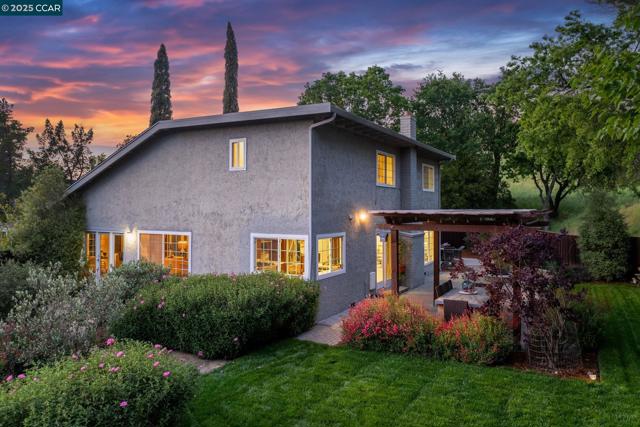 1092 Hillendale Ct, Walnut Creek CA: https://media.crmls.org/mediaz/3dbf69cd-ef80-4803-acf3-e660e11e9f36.jpg