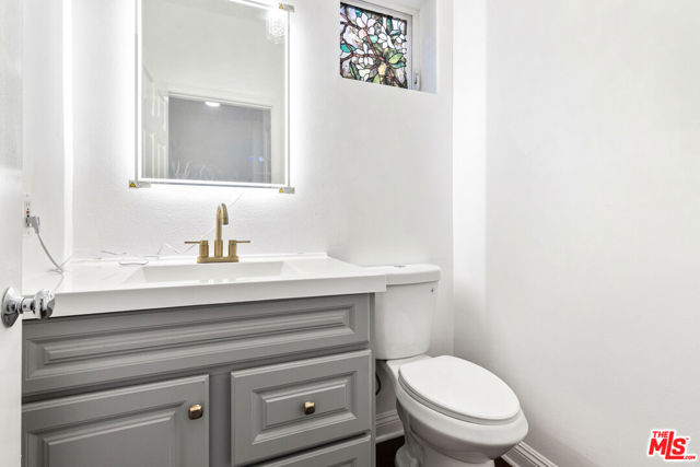 1020 Hilldale Avenue, West Hollywood CA: https://media.crmls.org/mediaz/3dbf7443-01c1-49b5-99e1-c2d54f1aa851.jpg
