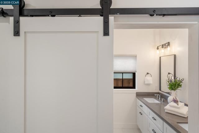 267 Valle Vista Dr, Danville CA: https://media.crmls.org/mediaz/3dc071ef-b1c6-4184-bd84-e940d4e86cbc.jpg