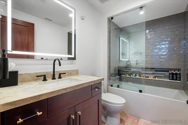 8018 La Milla, Rancho Santa Fe CA: https://media.crmls.org/mediaz/3dc100e1-f2c5-4e76-ad02-1de98dc5b3f7.jpg