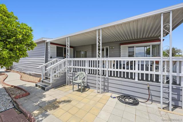 5001 W Florida Avenue, Hemet CA: https://media.crmls.org/mediaz/3dc13521-ca03-4579-86fe-603526ce2723.jpg