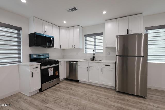 Detail Gallery Image 3 of 13 For 17314 Kingsbury St #1/2,  Granada Hills,  CA 91344 - 1 Beds | 1 Baths