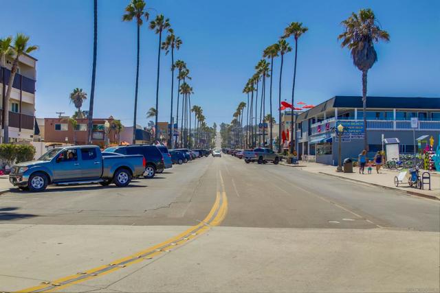 3886 Santa Cruz, San Diego CA: https://media.crmls.org/mediaz/3dc2958f-e185-4e32-a6e9-993259077495.jpg