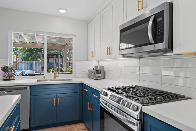 Detail Gallery Image 9 of 47 For 1860 Purdue Ct, Oceanside,  CA 92056 - 3 Beds | 2 Baths